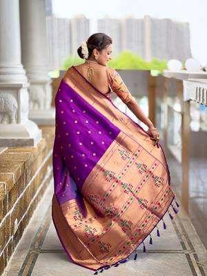 Magenta elegant art silk woven saree with rich zari border 2