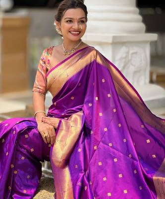 Magenta elegant art silk woven saree with rich zari border 5