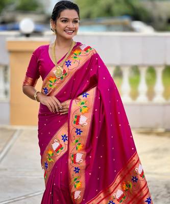 Magenta elegant art silk woven saree with rich zari border 4