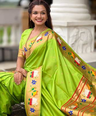 Green elegant art silk woven saree with rich zari border 5