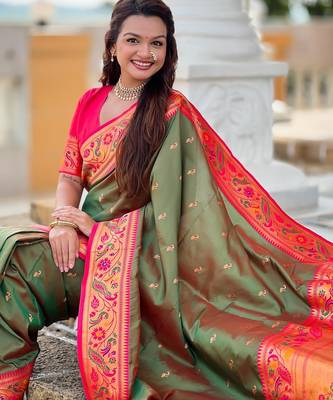 Mehendi elegant art silk woven saree with rich zari border 5