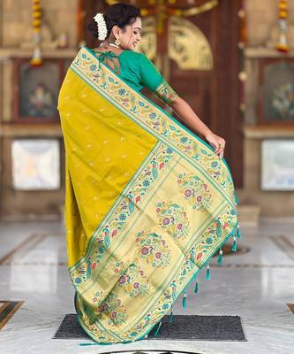Green elegant art silk woven saree with rich zari border 2