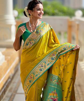 Green elegant art silk woven saree with rich zari border 4