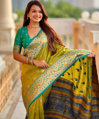Green elegant art silk woven saree with rich zari border 4