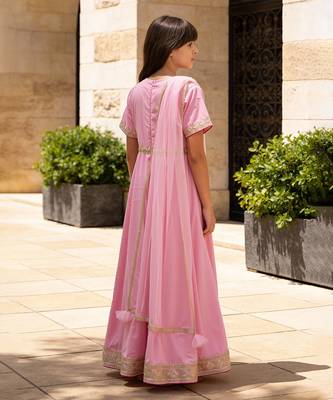 Pink embroidered velvet anarkali set 2
