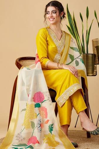 Floral embroidered regular pure silk kurta with trousers & with dupatta