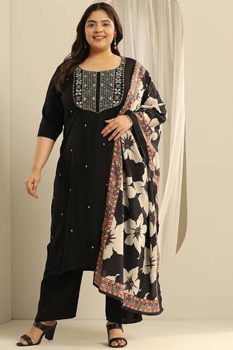 Plus size floral embroidered thread work kurta with trousers & dupatta