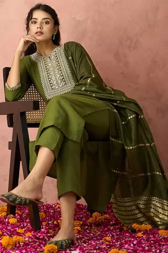 Ethnic motifs embroidered straight republic day kurta with trousers & dupatta