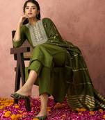 Ethnic motifs embroidered straight republic day kurta with trousers & dupatta