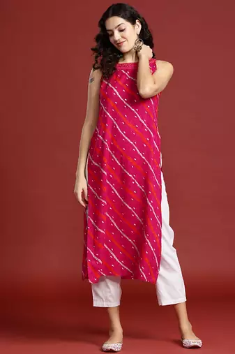 Leheriya printed halter neck thread work kurta