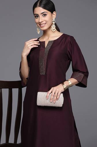 Yoke design regular thread work kurta with trousers