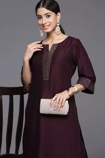 Yoke design regular thread work kurta with trousers