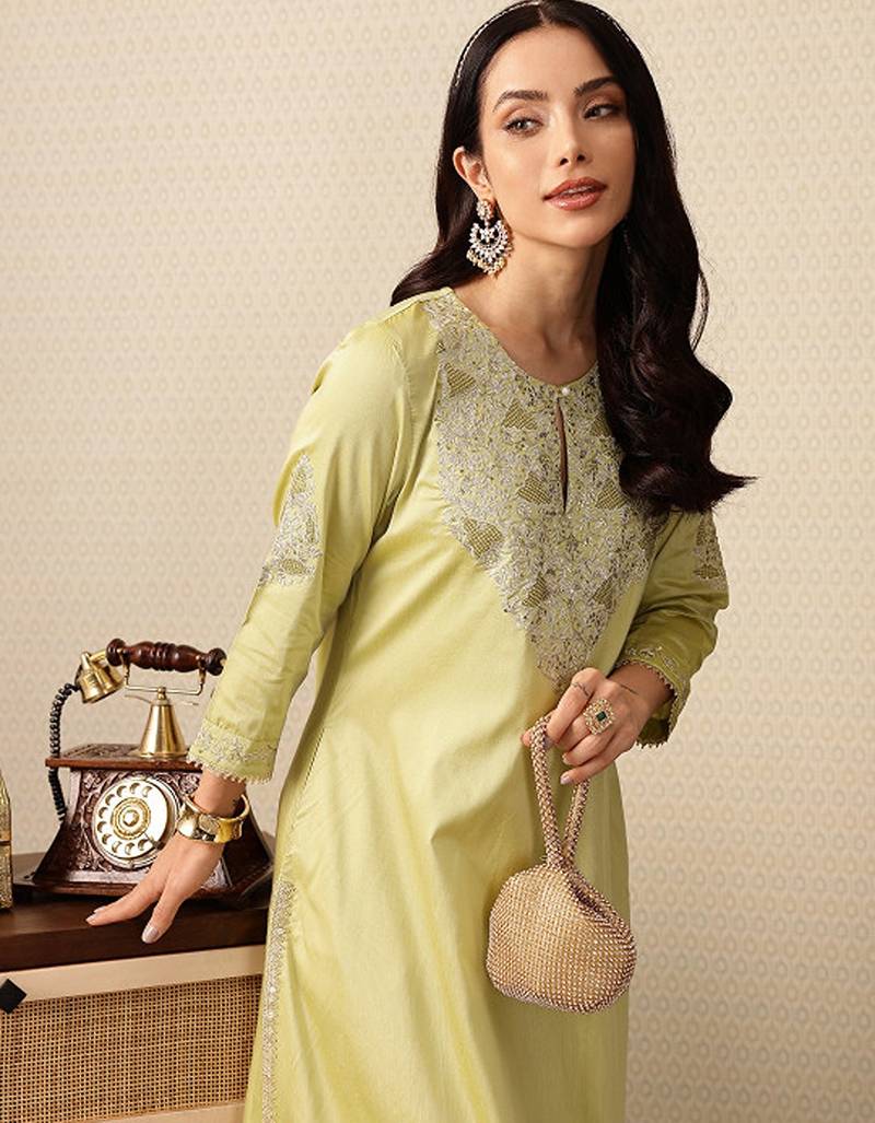 Floral yoke design keyhole neck sequinned jashn kurta