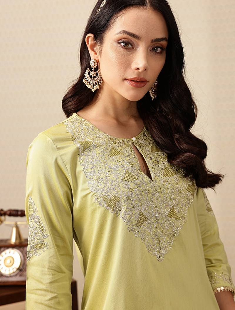 Floral yoke design keyhole neck sequinned jashn kurta