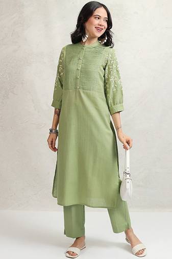 Floral embroidered regular thread work pure cotton republic day kurta with trousers