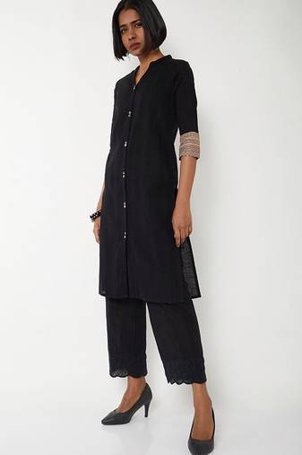 Keyhole neck thread work kurta
