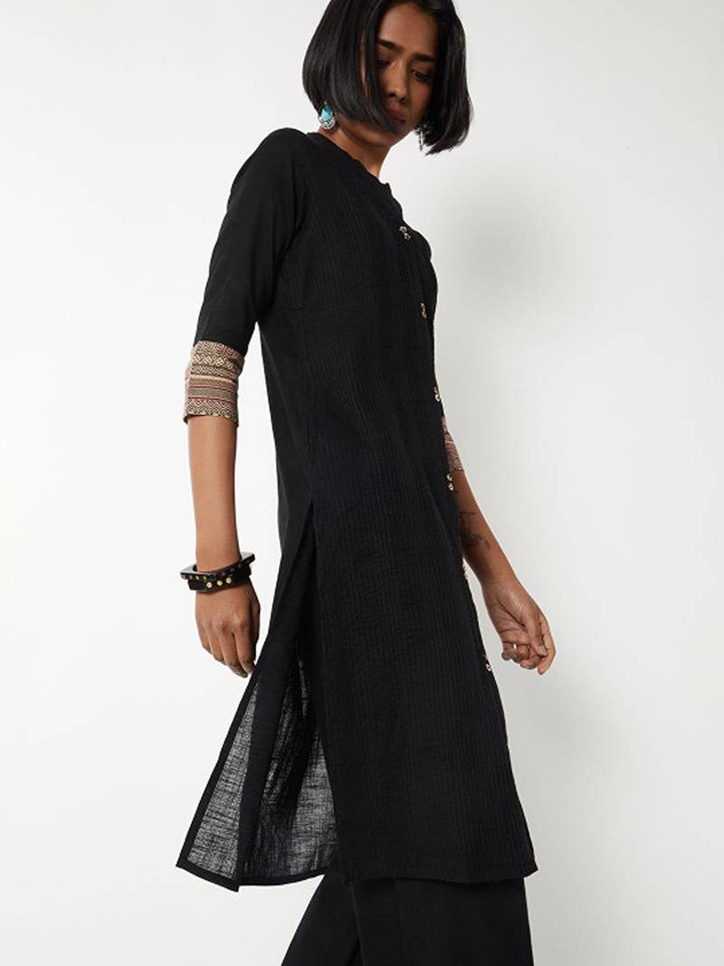 Keyhole neck thread work kurta