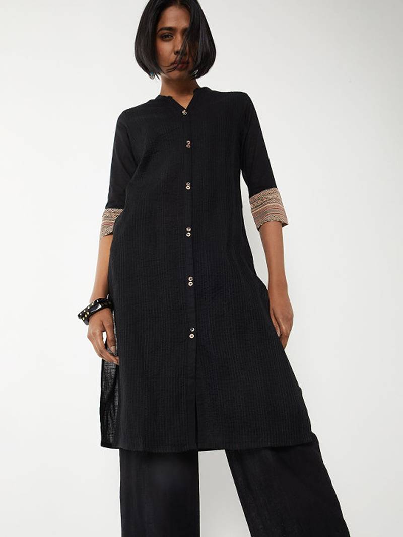 Keyhole neck thread work kurta