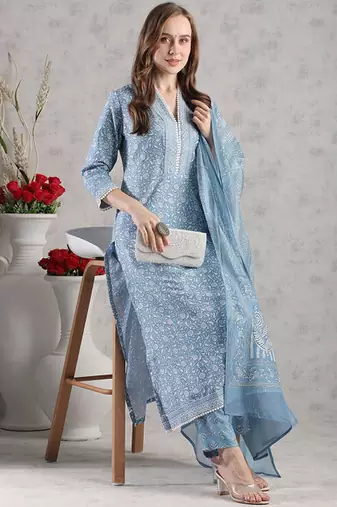 Floral printed v-neck three-quarter sleeves kurta with trouser with dupatta