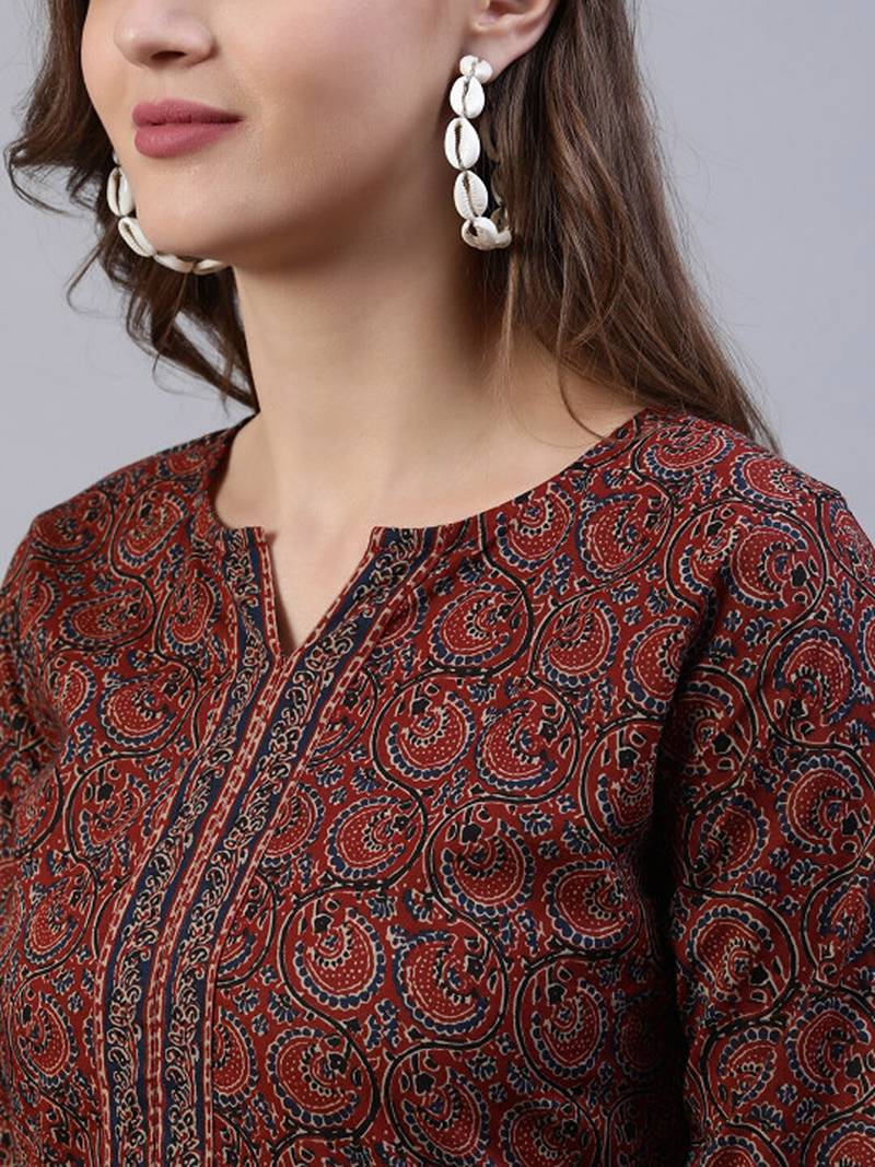 Maroon & navy blue ethnic motifs printed straight kurta