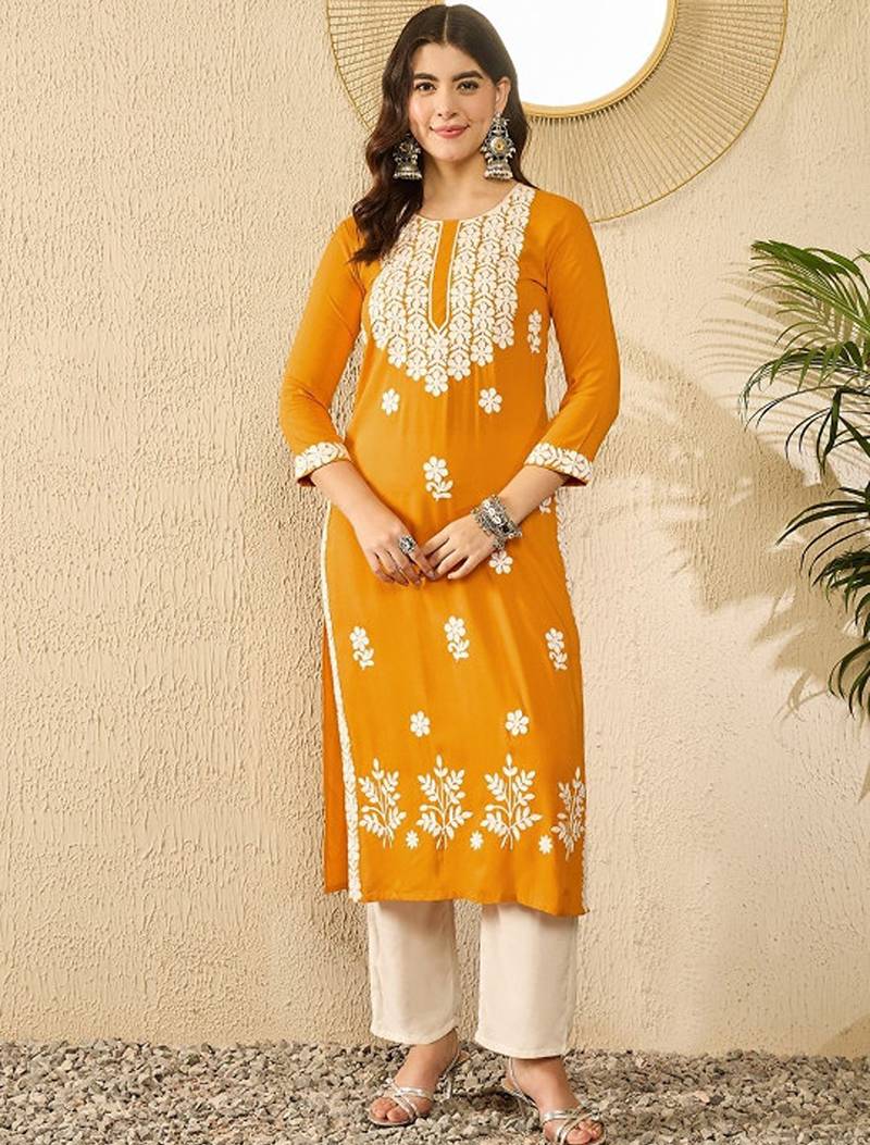 Floral embroidered round neck thread work straight kurta