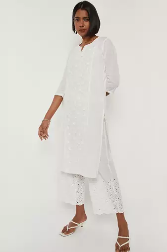 Ethnic motifs embroidered chikankari white romance kurta