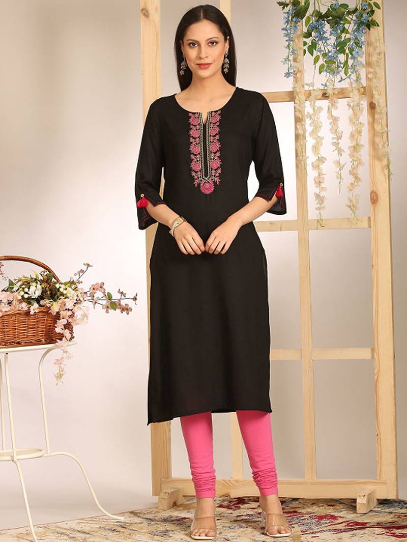 Floral embroidered v-neck straight kurta
