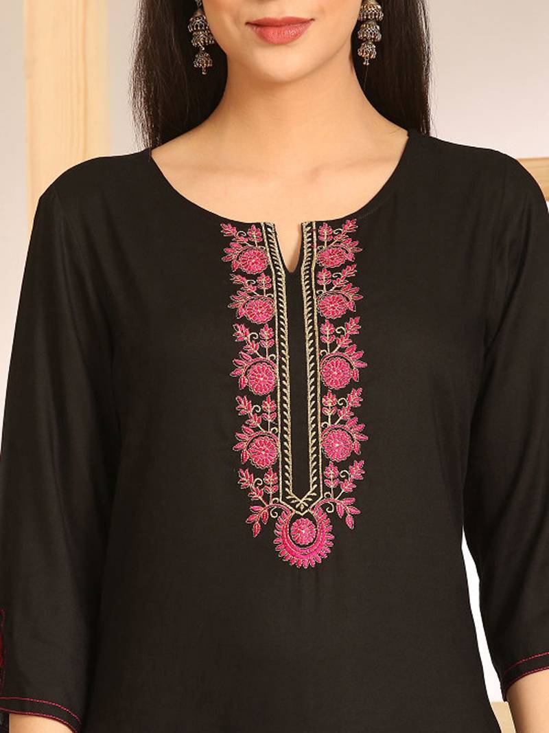 Floral embroidered v-neck straight kurta