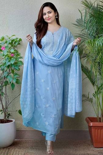 Floral embroidered kurta & trousers with dupatta