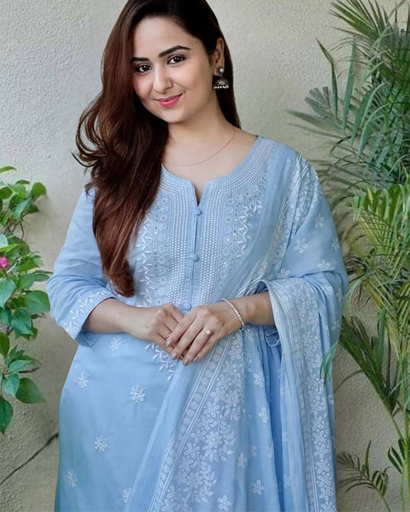 Floral embroidered kurta & trousers with dupatta