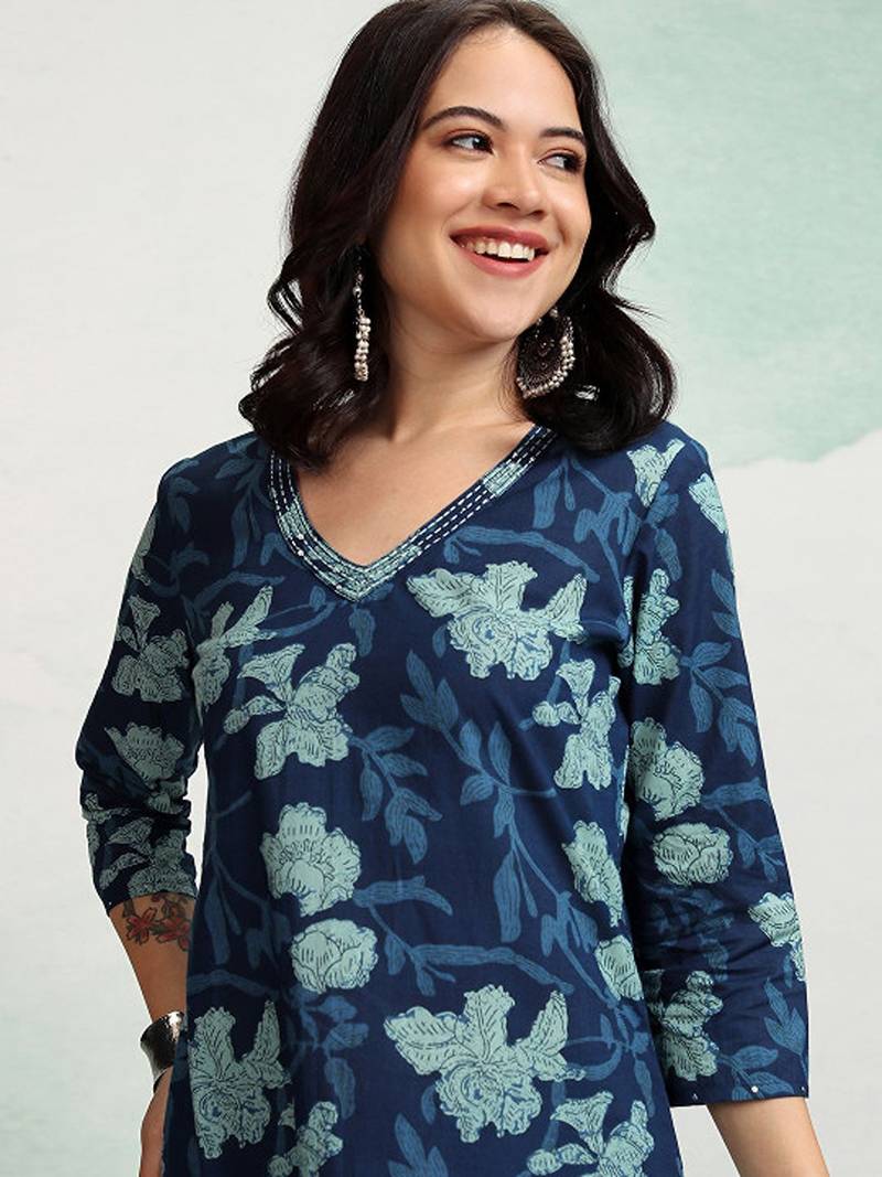 Floral printed v-neck cotton straight kurta