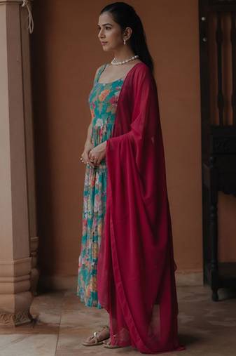 Floral printed tiered kurta with trousers & with dupatta
