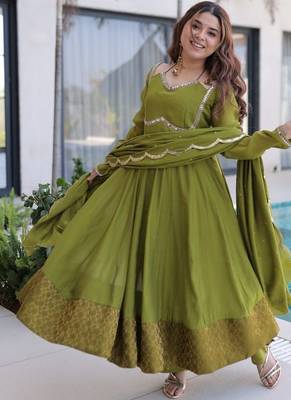 Green mirror lace work mul chanderi kurta set 2