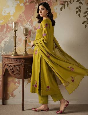 Elegant chanderi silk kurta pant set with embroidered dupatta – designer ethnic wear for women 3