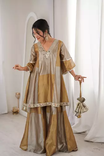 Readymade two-tone top-bottom set with mirror work & batwa