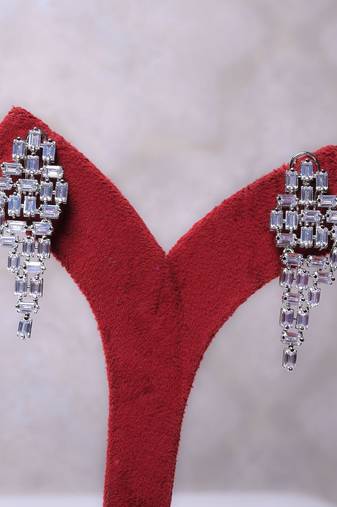 Silver alloy zelda diamond earrings