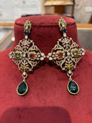 Silver alloy bela diamond earrings 2