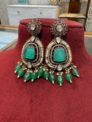 Gold alloy ikshitha kundan earrings 2