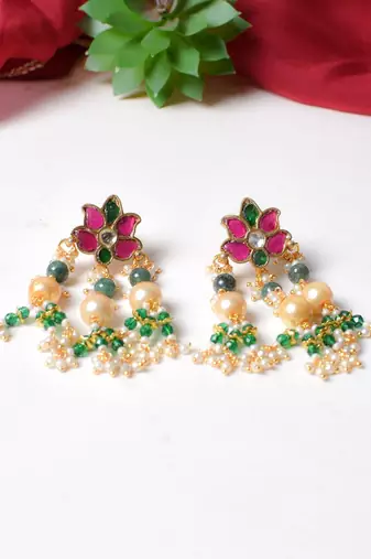 Gold alloy ishaana kundan earrings