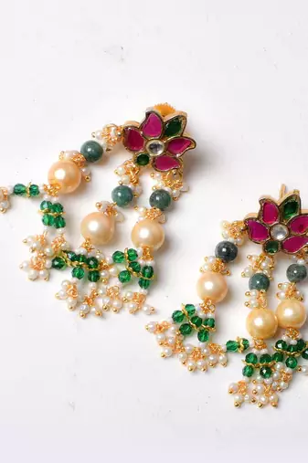 Gold alloy ishaana kundan earrings