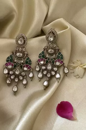 Gold alloy vama polki earrings