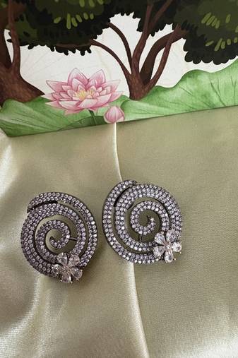 Gold alloy pansy stud earrings