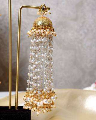 Gold alloy jiva oversized jhumka earrings 2