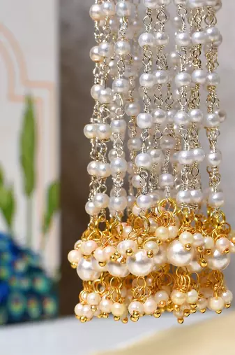 Gold alloy jiva oversized jhumka earrings