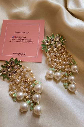 Gold alloy lush green danglers earrings