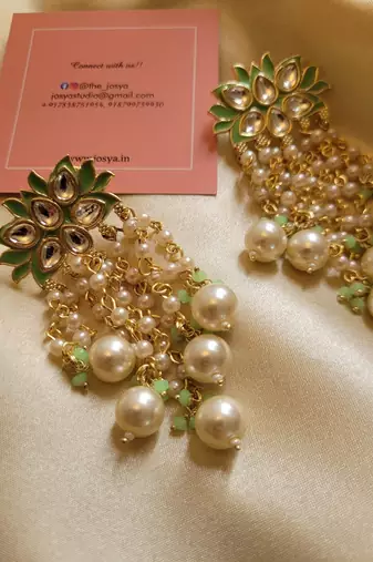 Gold alloy lush green danglers earrings