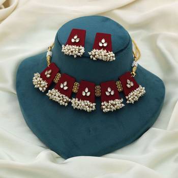 maroon metallic work alloy choker necklace set 2