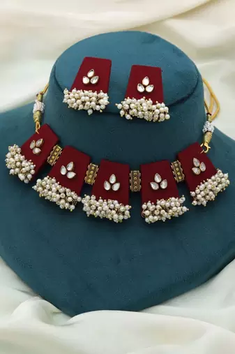 maroon metallic work alloy choker necklace set