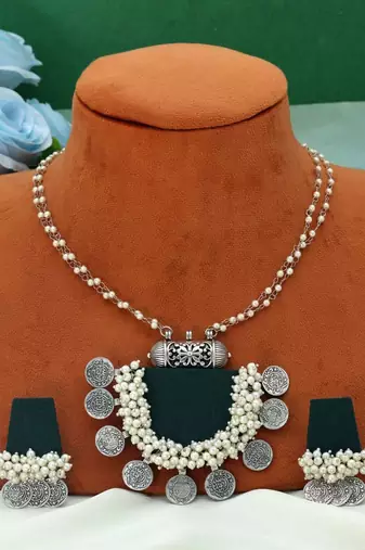 green beaded alloy silver plated necklace set