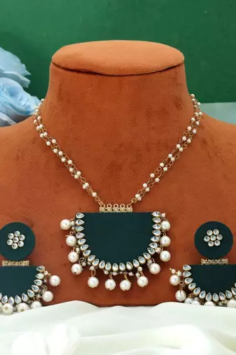 Green color handcraft necklace set